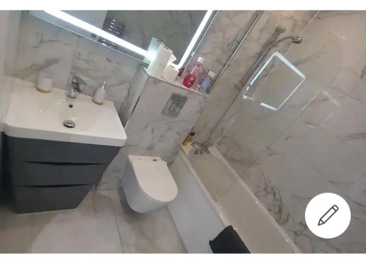 Cozy 2 Bedrooms Apartment Canvey Island Екстер'єр фото